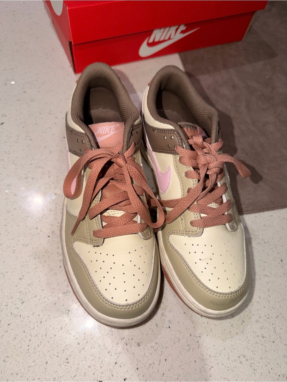 Nike Kids Low-Top Dunks in Desert Khaki/ Pink Foam